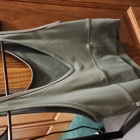 🍋Lululemon Everlux Power Pivot tank - Picture 2 of 4